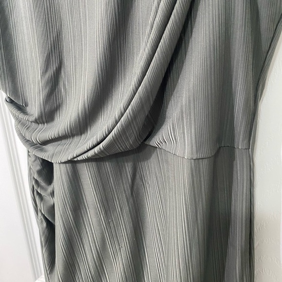 Sage dress with draping detail - Picture 3 of 4